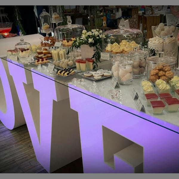 Stół LOVE candy bar - wynajem napis LOVE